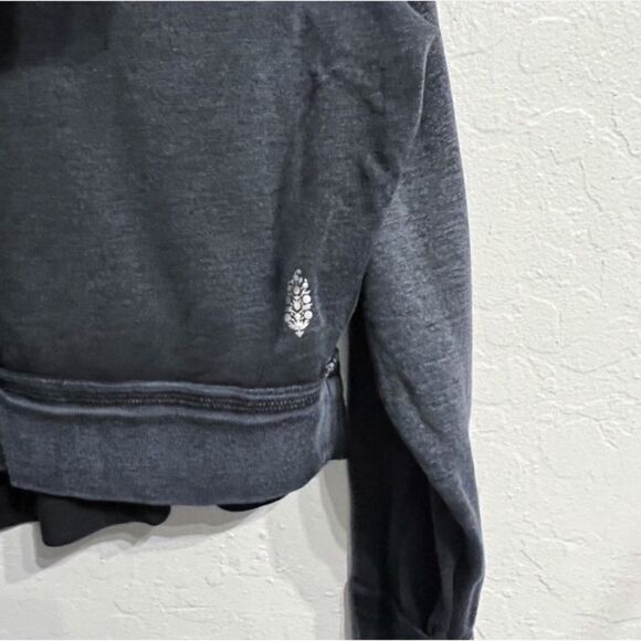 Free People Movement Lara Turtleneck Pullover Medium Gray Black Light Weight - Picture 4 of 8